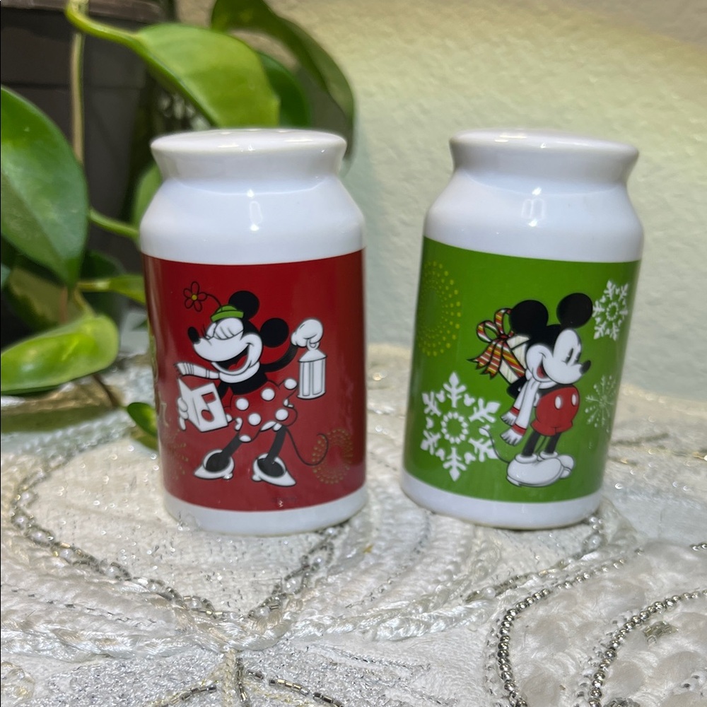 Disney Festive Mickey and Minnie Salt & Pepper Shaker Set - Red and Green - Picture 6 of 8